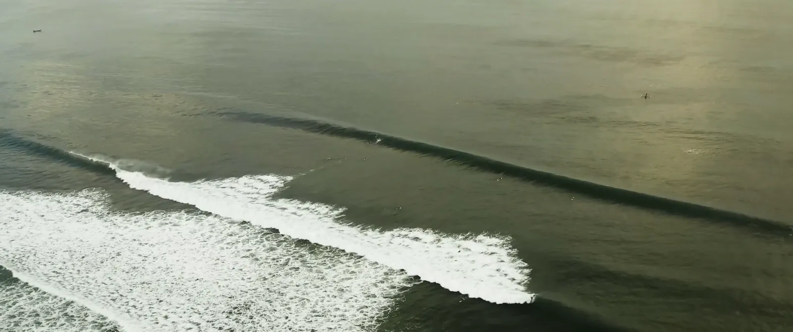 The same movie filling the whole ultrawide monitor